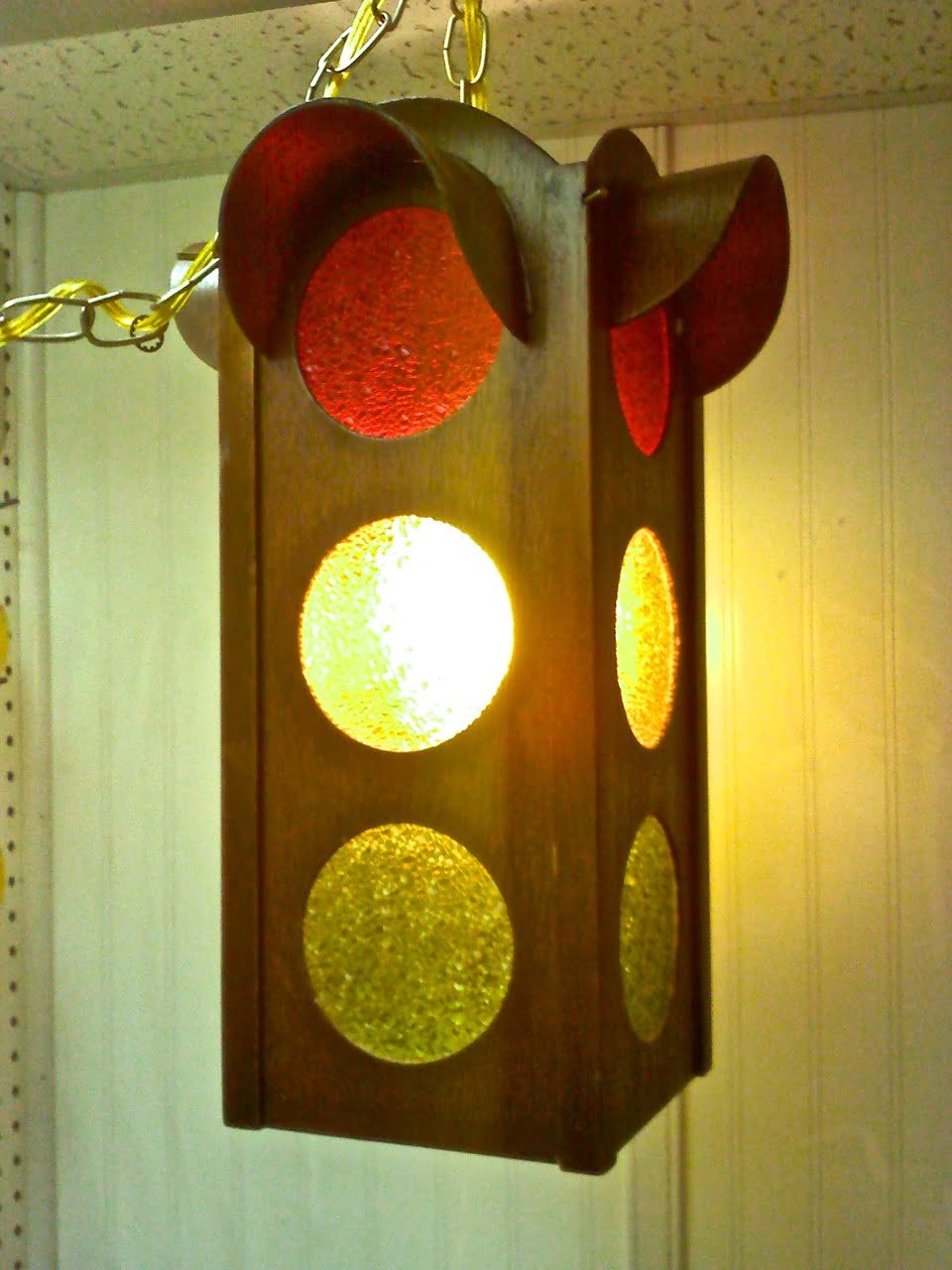 Traffic light decorations for the garage, kitchen, or